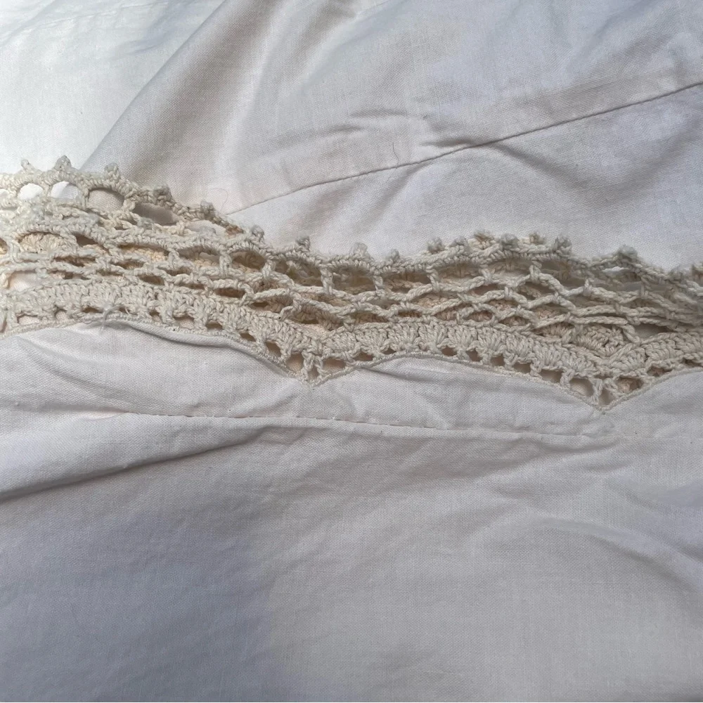 Vintage Crochet Twin Size BedSkirt / Ivory